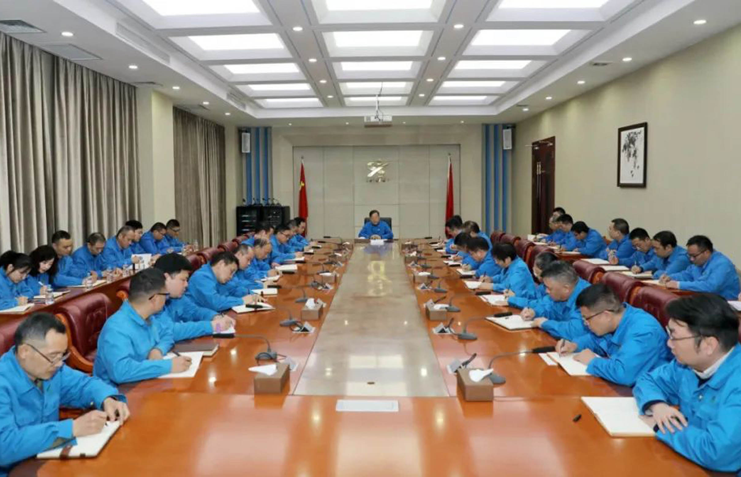 学习民营企业座谈会精神——集团：发挥装备能力强、制造能力强、创新能力强的优势，坚守主业、做强实业。